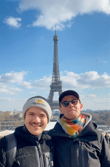 Nils und Moritz vor dem Eifelturm in Paris, 2023